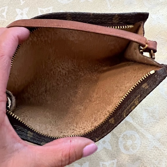 SOLD Louis Vuitton Crossbody Pochette Bag ❤️ - Picture 7 of 9